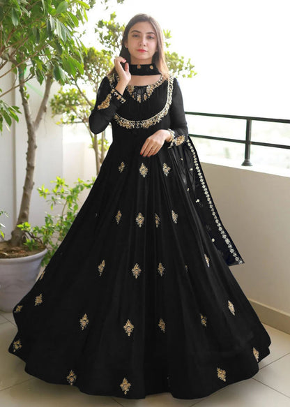 Eshaal – Embroidered Chiffon Maxi 3PC