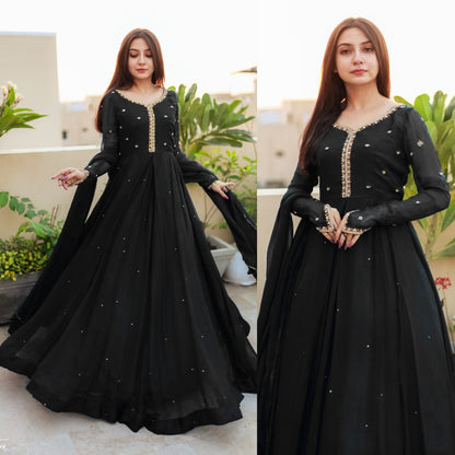 Mahnoor – Pearl Embroidered Maxi 3PC