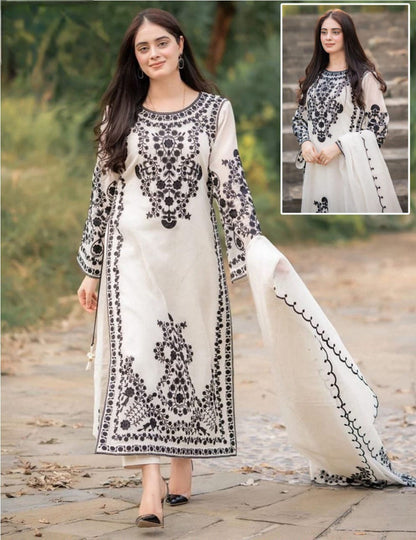 Zareen– Heavy Embroidered Organza 3PC